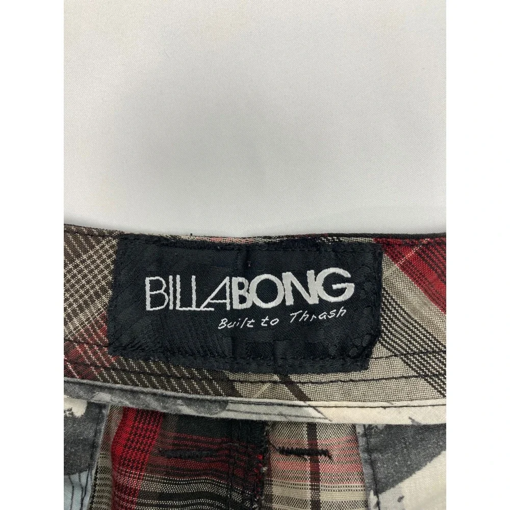 Billabong Plaid Shorts Men's Size 33 Beige‎ Red Black Casual Flat Front